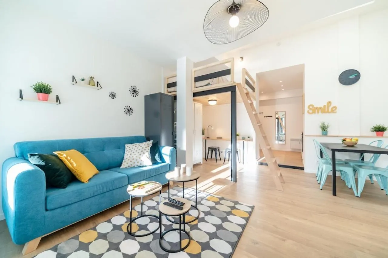 The Tanneurs - Charming 6-Person Apartment - Steps From Valmy Metro Lyon