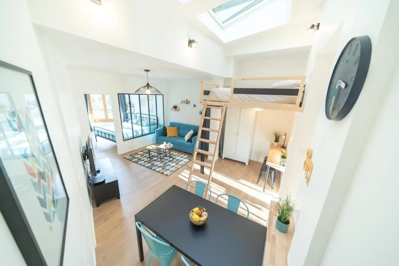 The Tanneurs - Charming 6-Person Apartment - Steps From Valmy Metro Lyon
