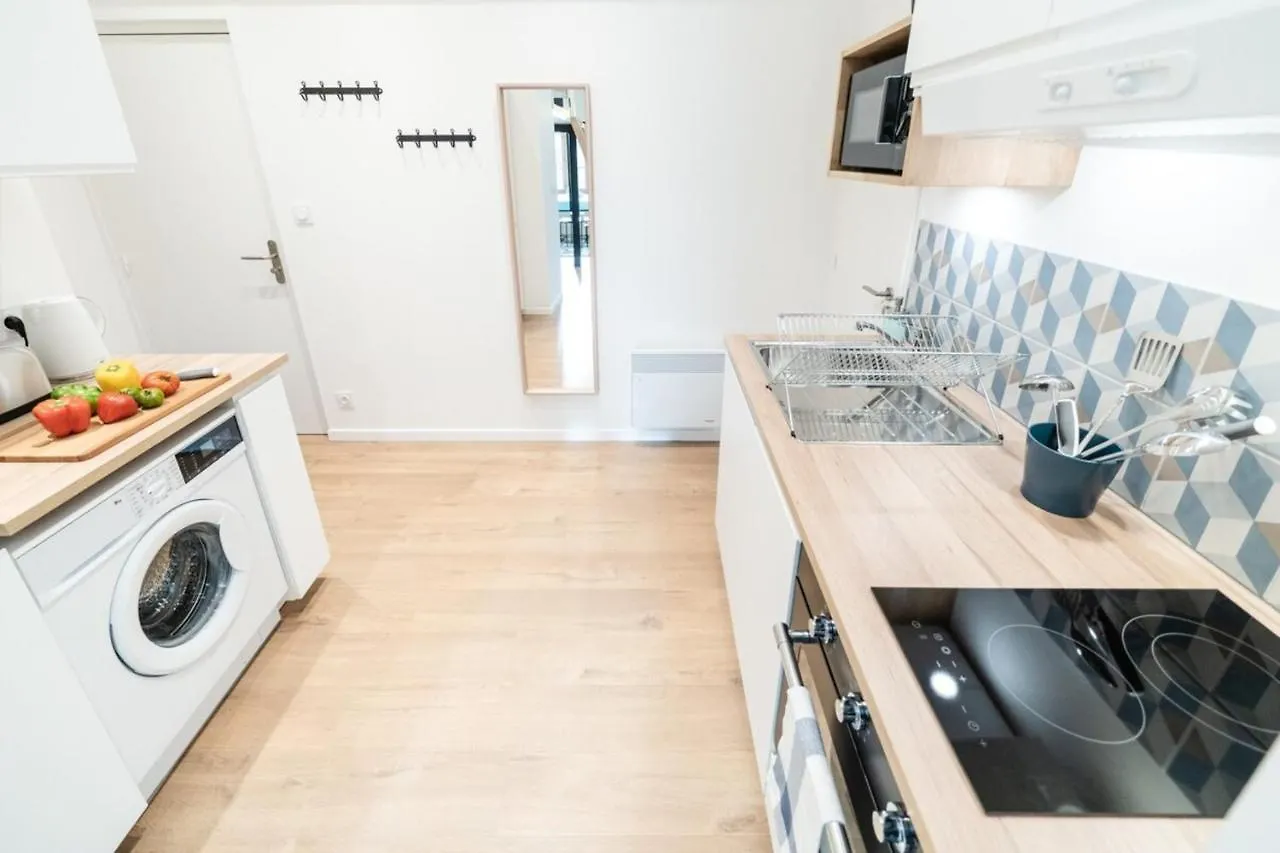 The Tanneurs - Charming 6-Person Apartment - Steps From Valmy Metro Lyon 0*,