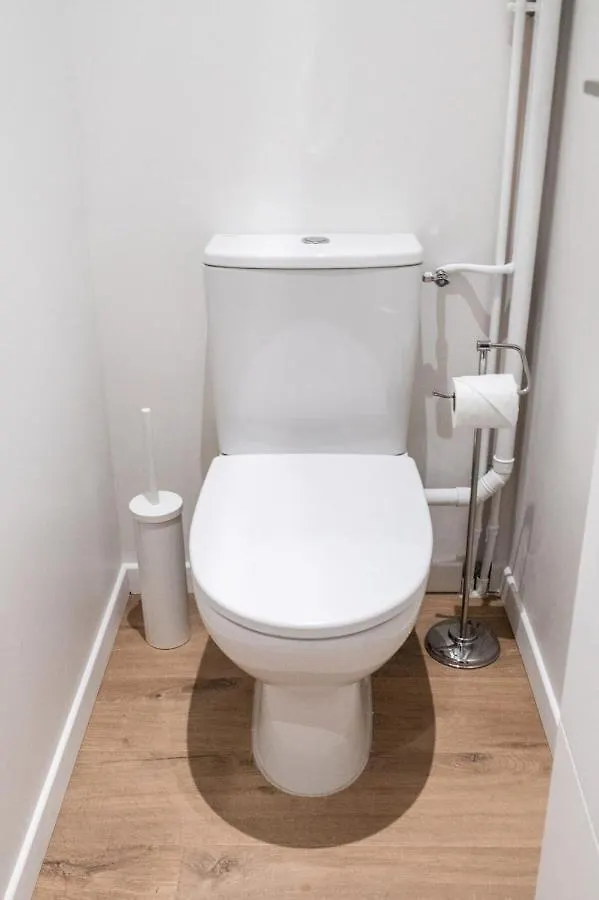 The Tanneurs - Charming 6-Person Apartment - Steps From Valmy Metro Lyon