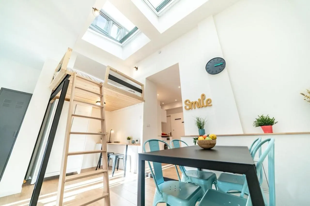 The Tanneurs - Charming 6-Person Apartment - Steps From Valmy Metro Lyon