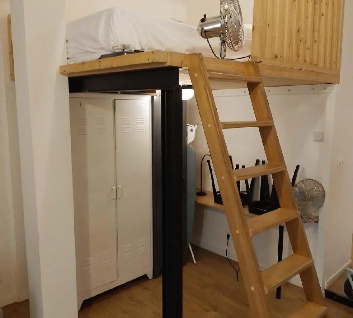 The Tanneurs - Charming 6-Person Apartment - Steps From Valmy Metro Lyon